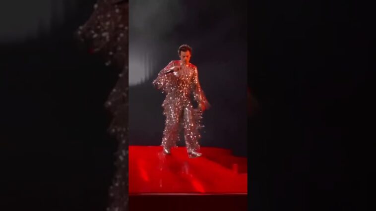 Harry Styles' Grammys performance wasn't the same as it was in rehearsals (LINK IN COMMENTS) #shorts