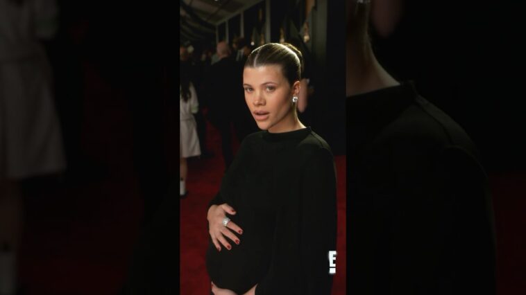 Is it #SofiaRichie at the #GRAMMYs we’re looking for? Yes, yes it is. 😍 #shorts