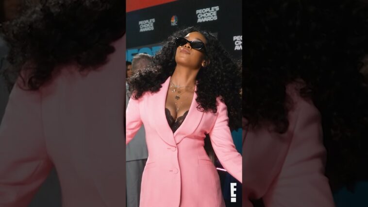 Ladies and gentlemen, H.E.R.. 🤩 We'll never get over #HER's stunning glambot at the #PCAs. #shorts