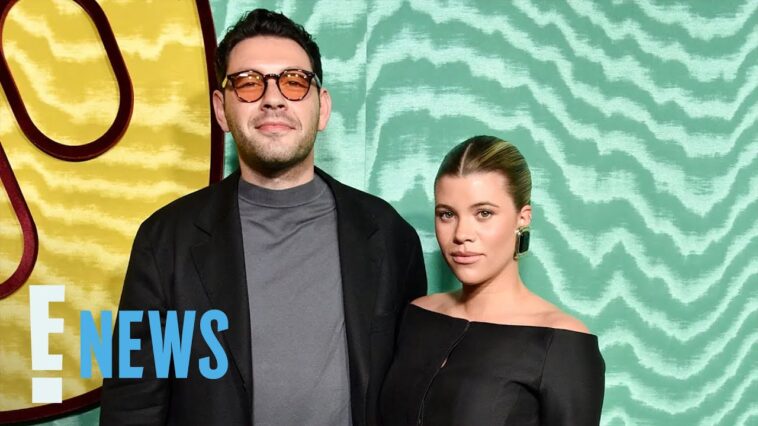 Sofia Richie SHOWS OFF Her Bump in After Announcing Her Pregnancy | E! News