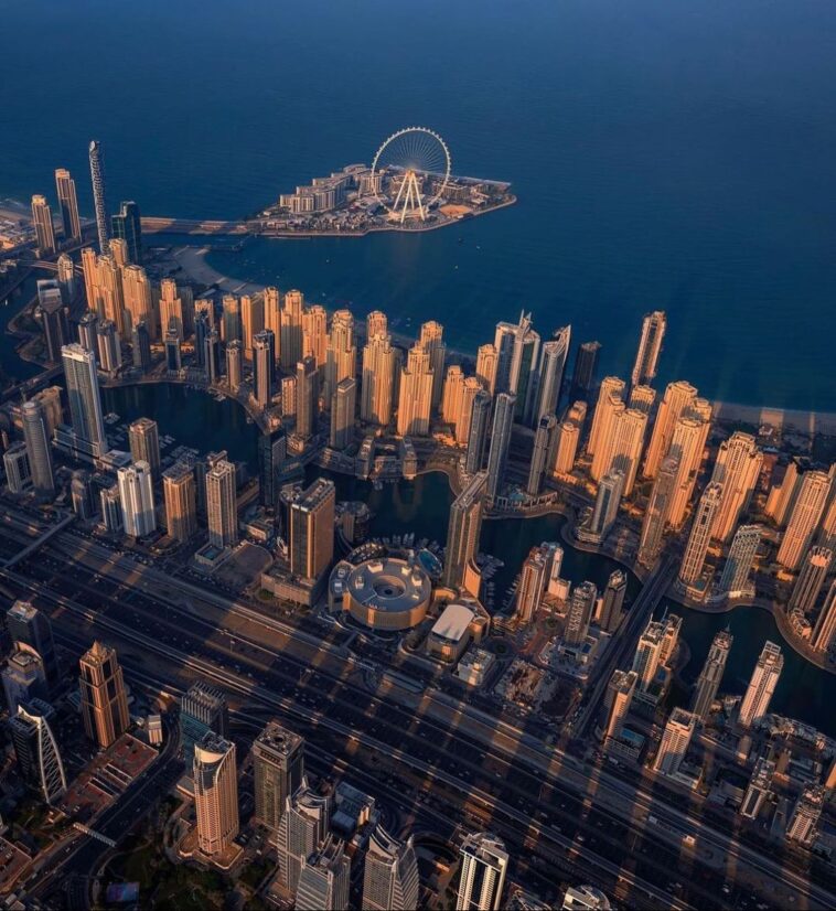 Dubai Marina :...