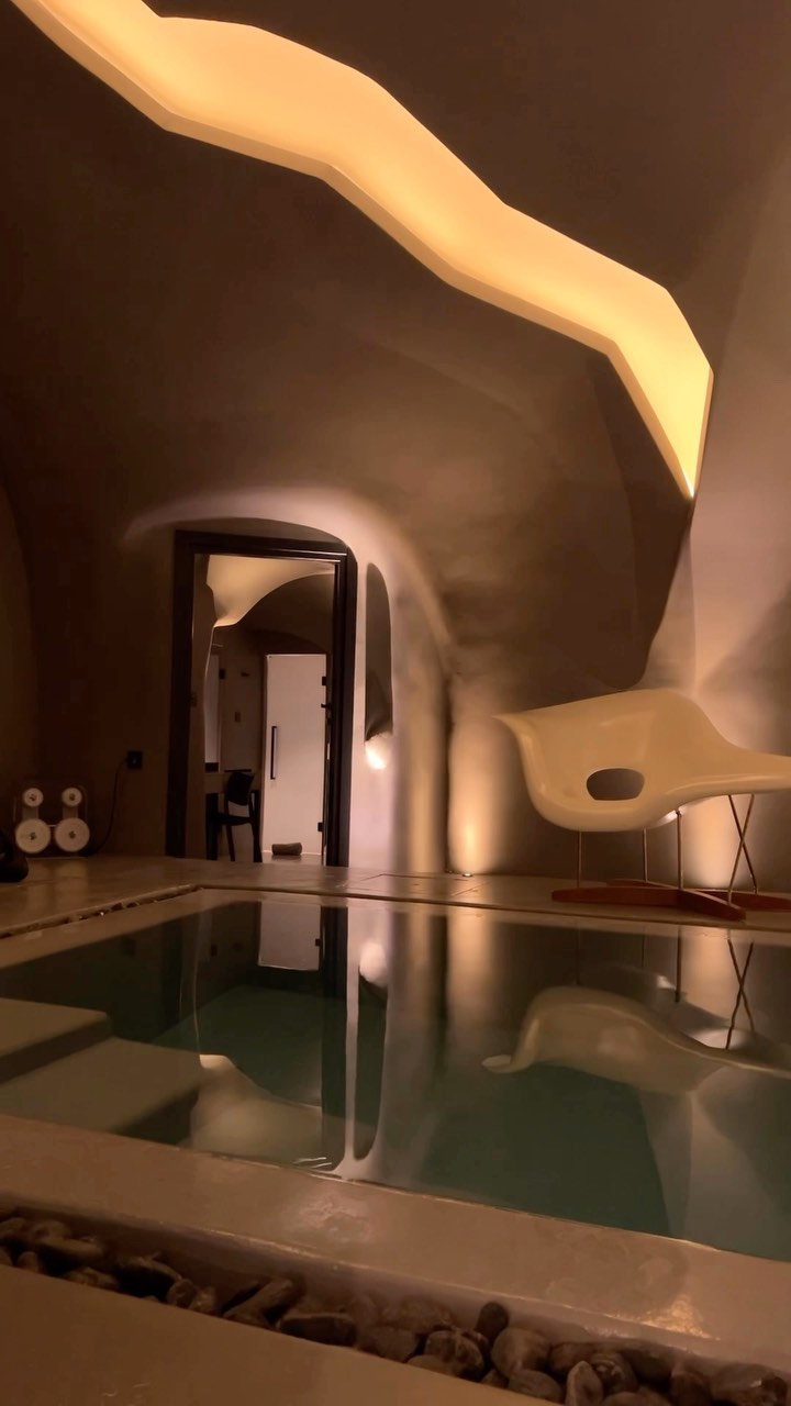 Experience  the exceptional at Kivotos Hotel Santorini. 
Behold their private mu...