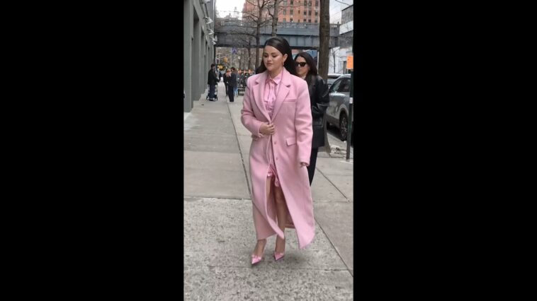 #SelenaGomez looks pretty in pink during her outing to New York. 💗